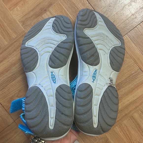 Keen women’s shoes size 7 - Picture 2 of 5